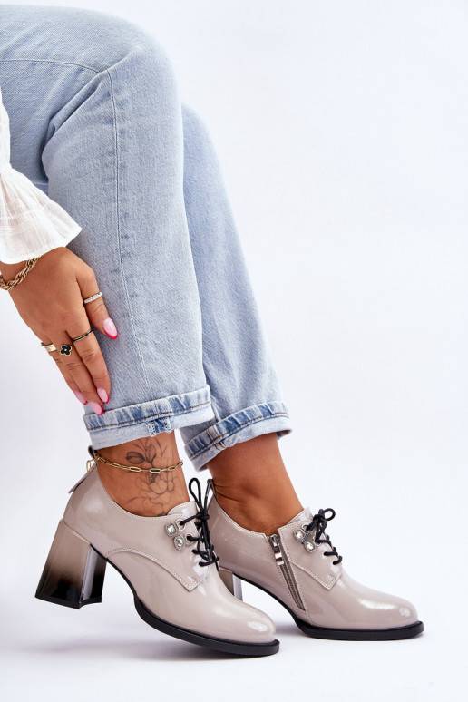 Elegantiški pilkos spalvos lakuoti...