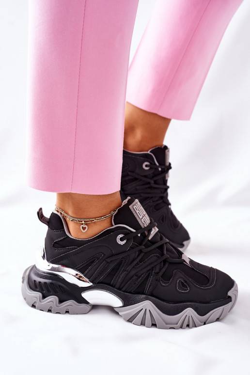 Juodos spalvos sportinio stiliaus... Juodos spalvos sportinio stiliaus...