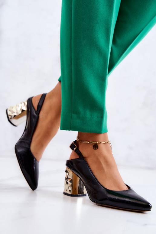 Juodos spalvos bateliai su aukso...