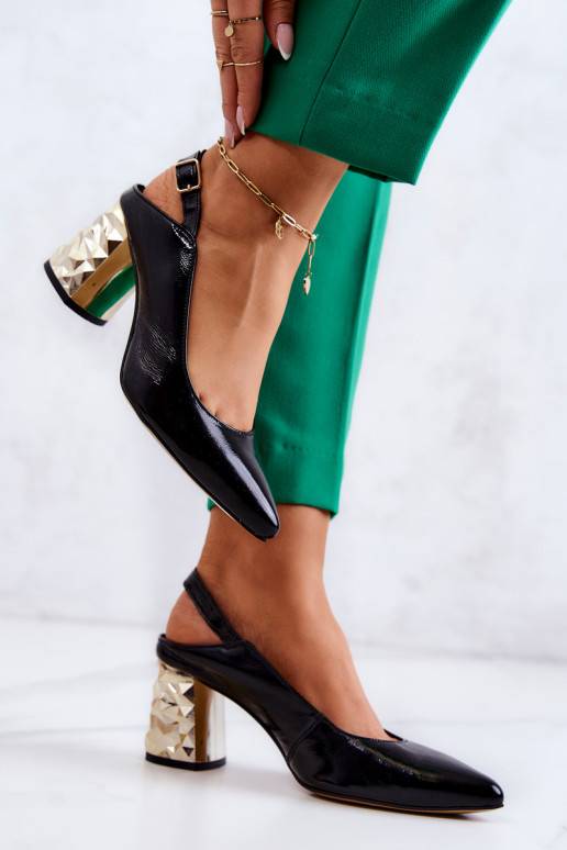 Juodos spalvos bateliai su aukso...