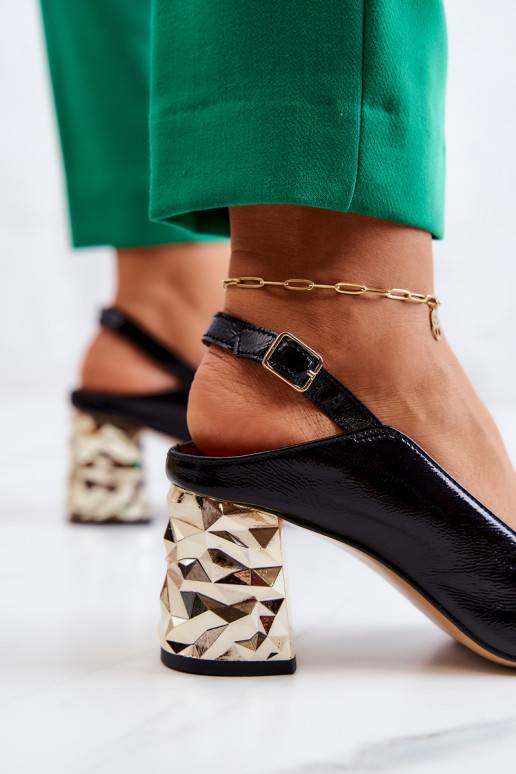 Juodos spalvos bateliai su aukso...