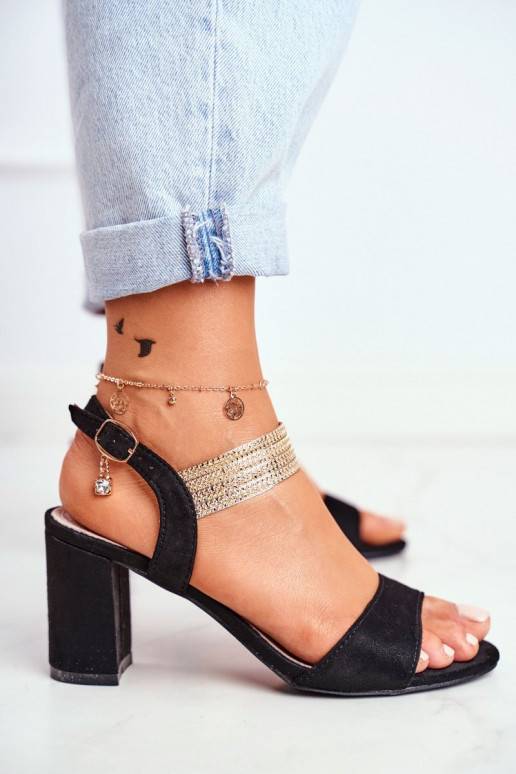 Juodos spalvos zomšinės basutės su... Juodos spalvos zomšinės basutės su...