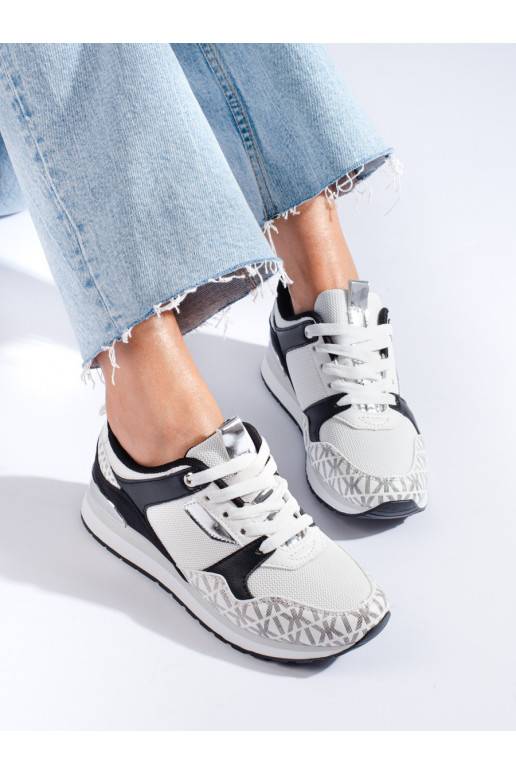 Sportinio stiliaus baltos spalvos-juodos spalvos moteriški bataie Shelovet Sportinio stiliaus baltos spalvos-juodos spalvos moteriški bataie Shelovet