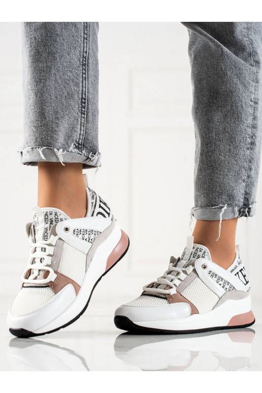 Baltos spalvos laisvalaikio batai...