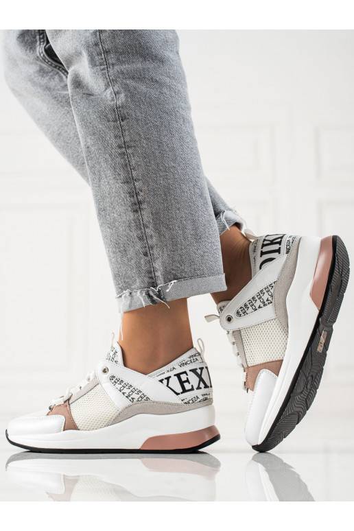 Baltos spalvos laisvalaikio batai...