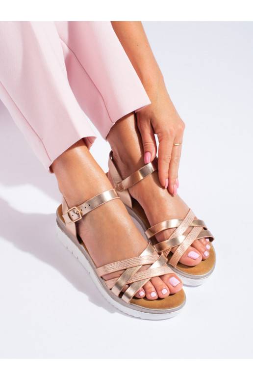 Moteriškos basutės su nedidele...