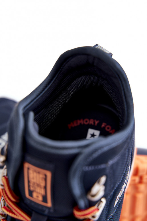 Tamsiai mėlyni vyrams žygio batai... Tamsiai mėlyni vyrams žygio batai...