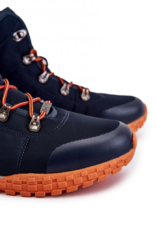 Tamsiai mėlyni vyrams žygio batai... Tamsiai mėlyni vyrams žygio batai...