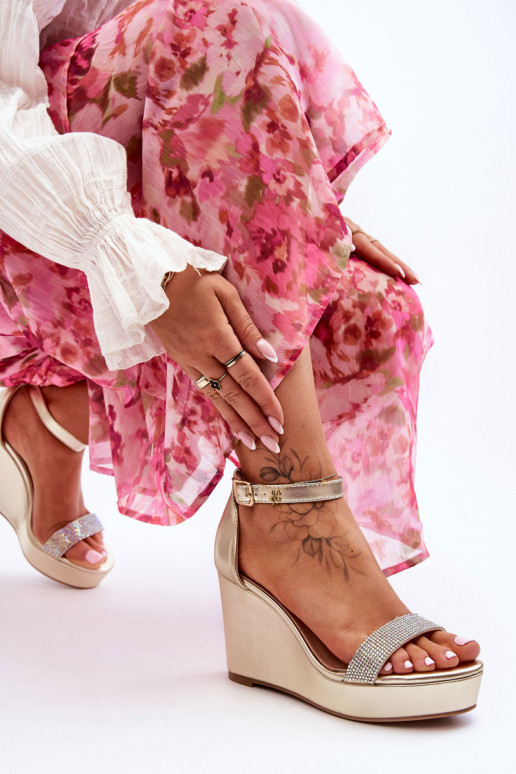 Aukso spalvos basutės Arwen su platforma