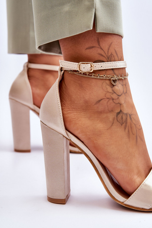 Satino medžiagos basutės su... Satino medžiagos basutės su...