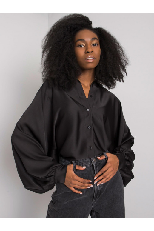 Juodi marškiniai plačiomis rankovėmis...