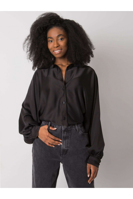 Juodi marškiniai plačiomis rankovėmis...