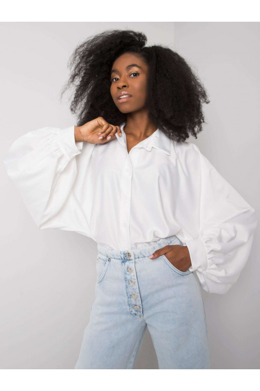 Balti marškiniai plačiomis rankovėmis... Balti marškiniai plačiomis rankovėmis...