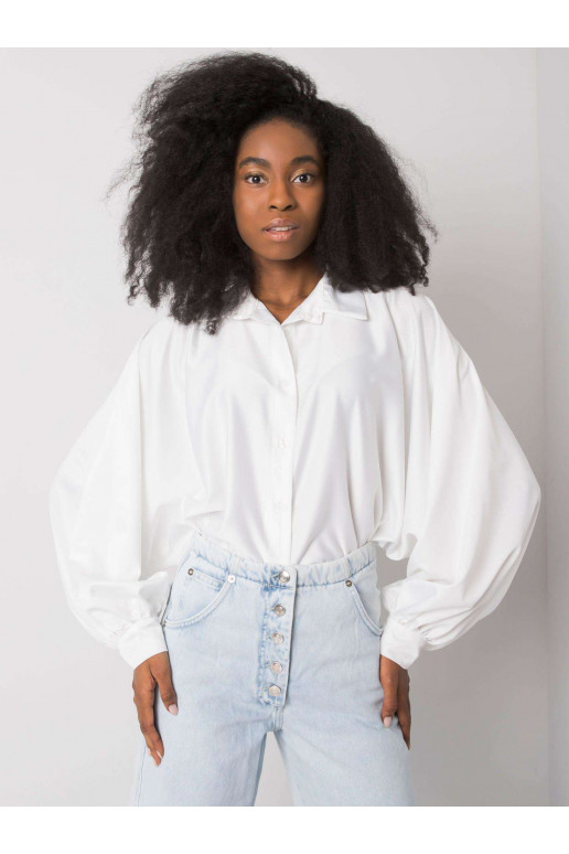 Balti marškiniai plačiomis rankovėmis... Balti marškiniai plačiomis rankovėmis...