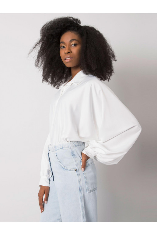 Balti marškiniai plačiomis rankovėmis... Balti marškiniai plačiomis rankovėmis...