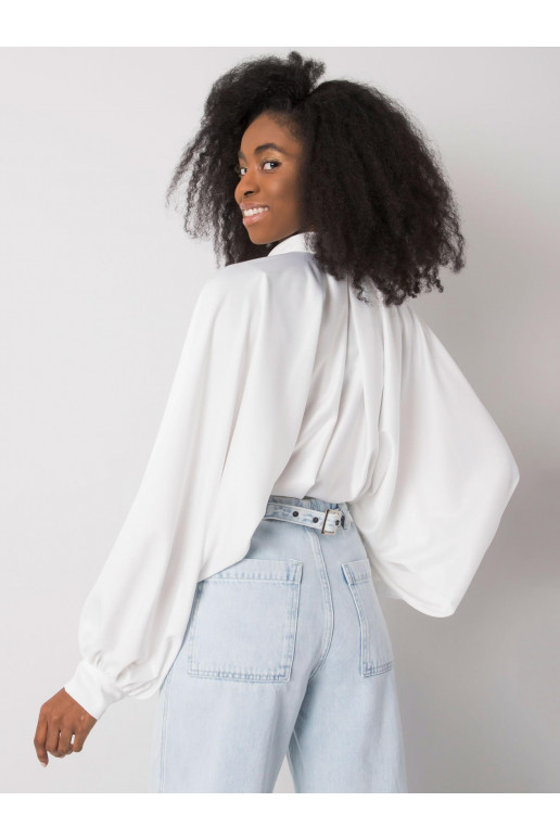 Balti marškiniai plačiomis rankovėmis... Balti marškiniai plačiomis rankovėmis...