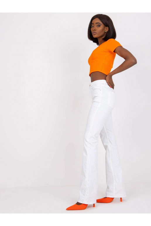 Oranžinė briaunota V formos iškirptė...